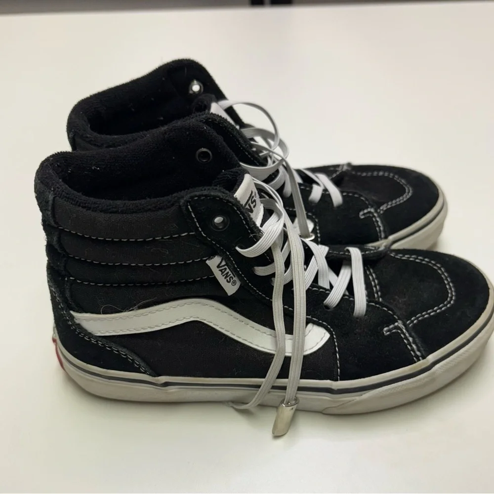Vans Youth Boys 1 Classic Black White High Top Old Skool Sneakers Shoes - Picture 2 of 8